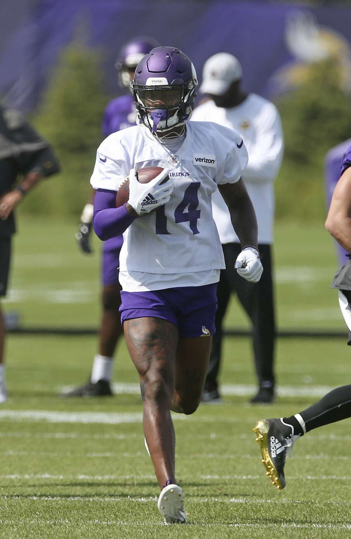 Stefon Diggs signs 5-year, $72 million extension with Minnesota