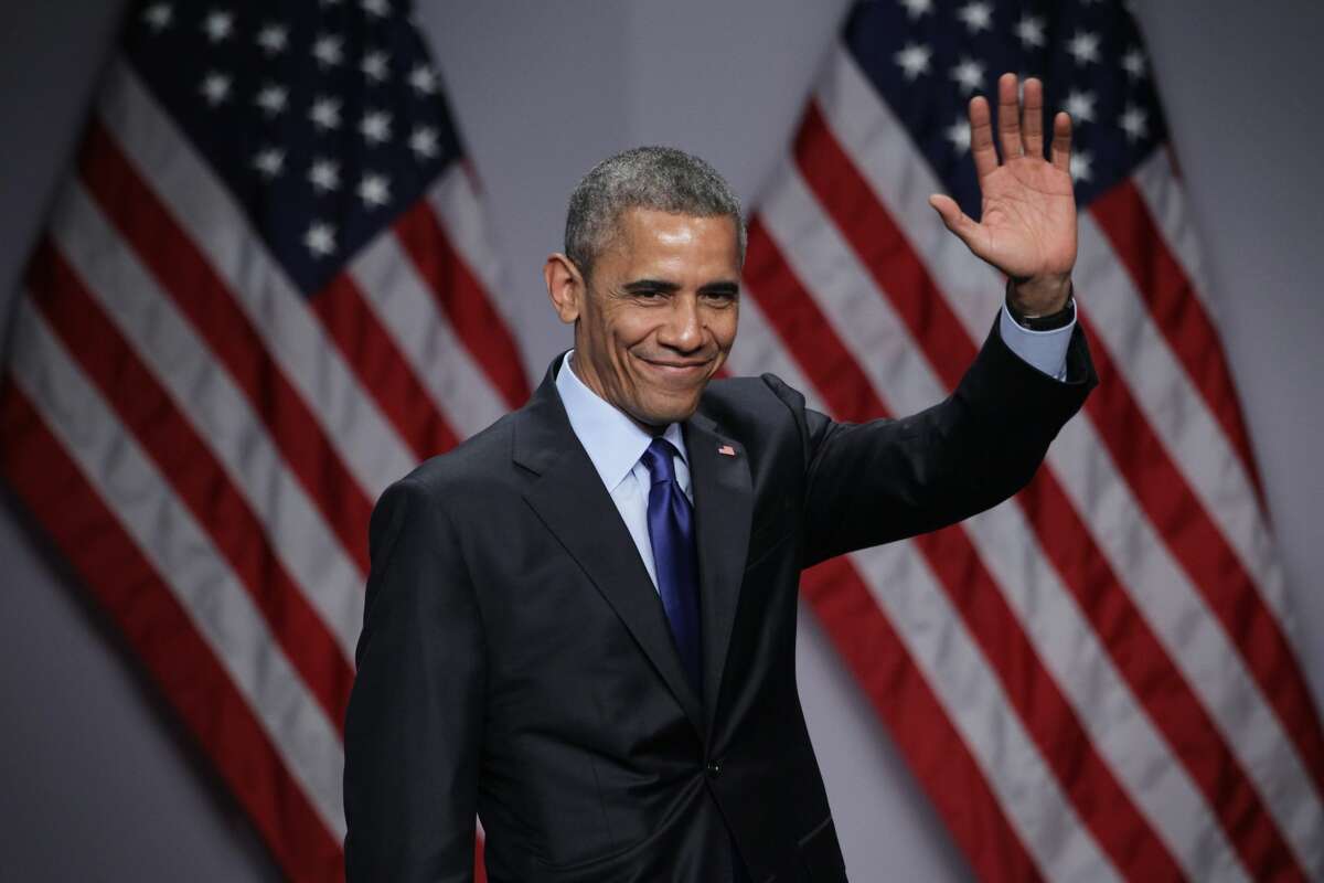 NATIONAL HARBOR, MD - MARCH 23: U.S. President Barack Obama waves after he spoke during the SelectUSA Investment Summit March 23, 2015 in National Harbor, Maryland. The summit brought together investors from around the world to showcase the diversity of investment opportunities available in the U.S. (Photo by Alex Wong/Getty Images)