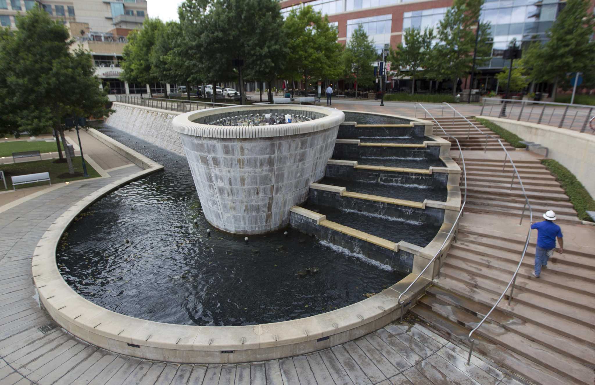 Repairs to Waterway Square fountain in The Woodlands expected to be ...