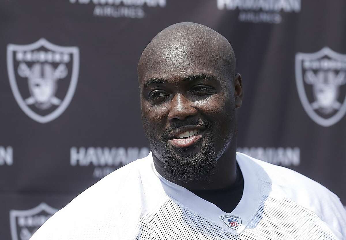 Raiders' Pro Bowl center Rodney Hudson leaves with injury