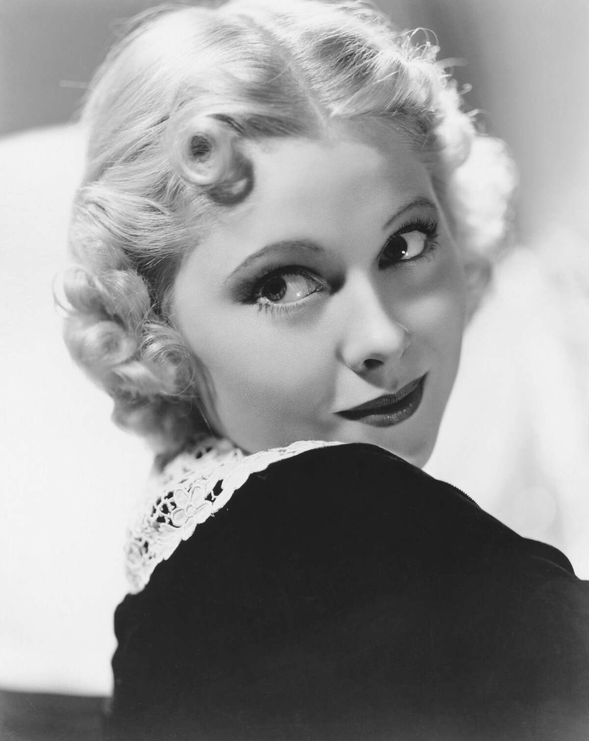 Mary Carlisle, a perpetual ingenue in dozens of 1930s films, dies at 104