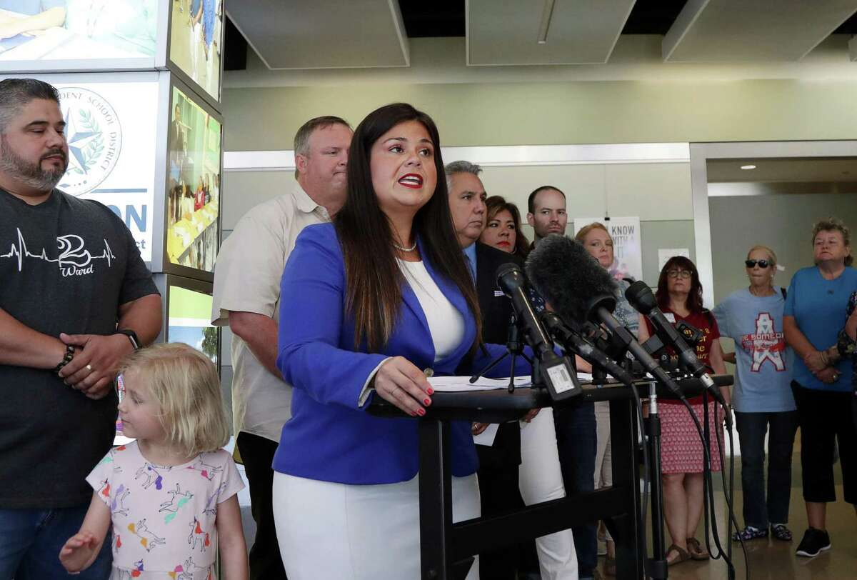 hisd-trustees-santos-lira-call-for-teacher-salary-increases