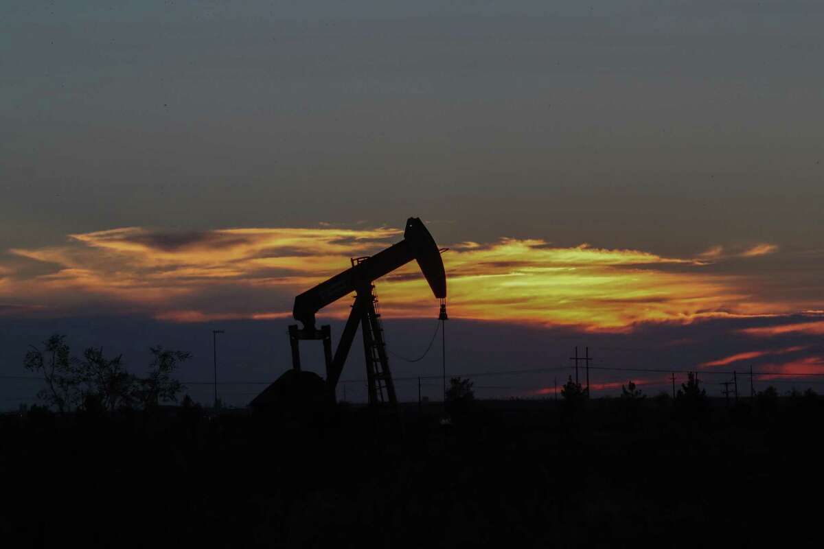 An oil rig at sunset in Midland, Texas Tuesday, June 27, 2017, in Midland. Freedom Oil & Gas, Inc. has filed for bankruptcy protection, the latest victim of the collapse in crude prices. ( Steve Gonzales / Houston Chronicle )