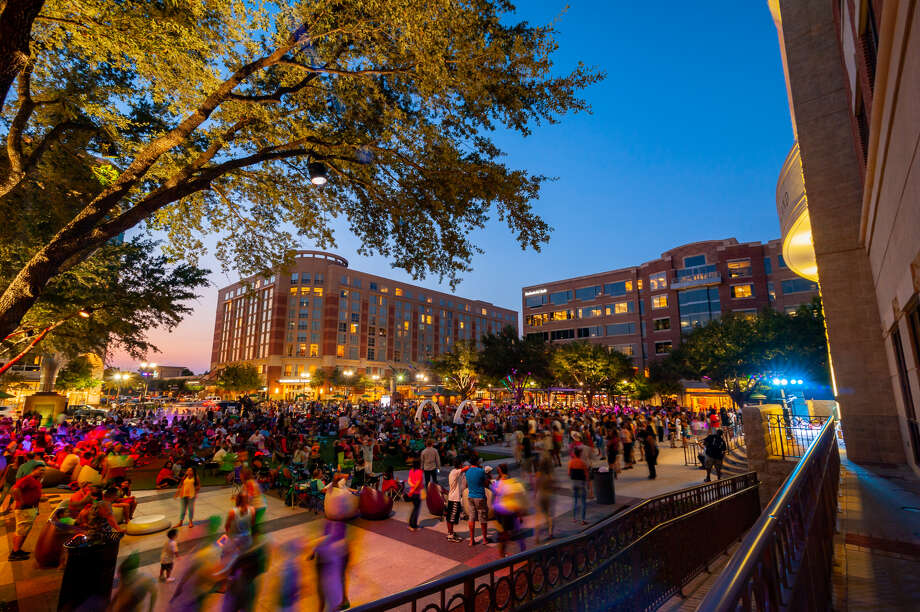 Sugar Land Town Square unveils plaza renovations - Houston Chronicle