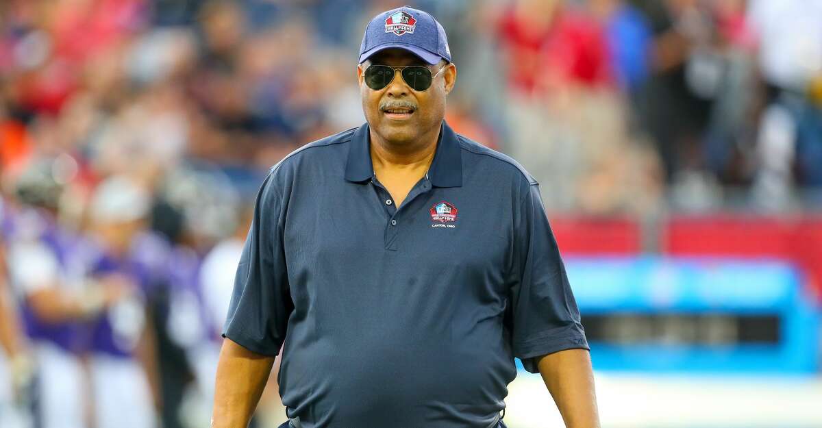 CANTON, OH - AUGUST 02: NFL Hall of Fam Member Robert Brazile is introduced prior to the National Football League Hall of Fame Game between the Chicago Bears and the Baltimore Ravens on August 2, 2018 at Tom Benson Hall of Fame Stadium in Canton, Ohi0.(Photo by Rich Graessle/Icon Sportswire via Getty Images)