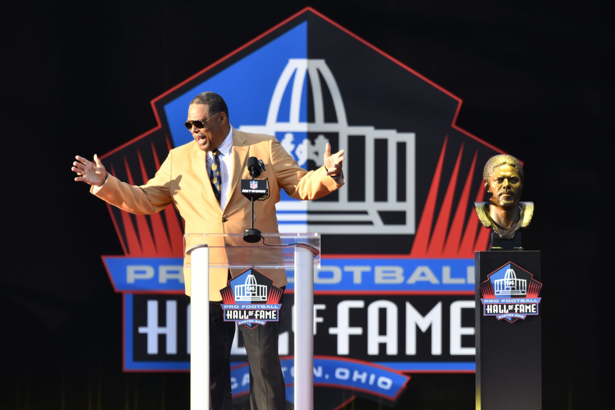 2018 Hall of Fame: Robert Brazile got 'Dr. Doom' nickname approval from  legendary broadcaster