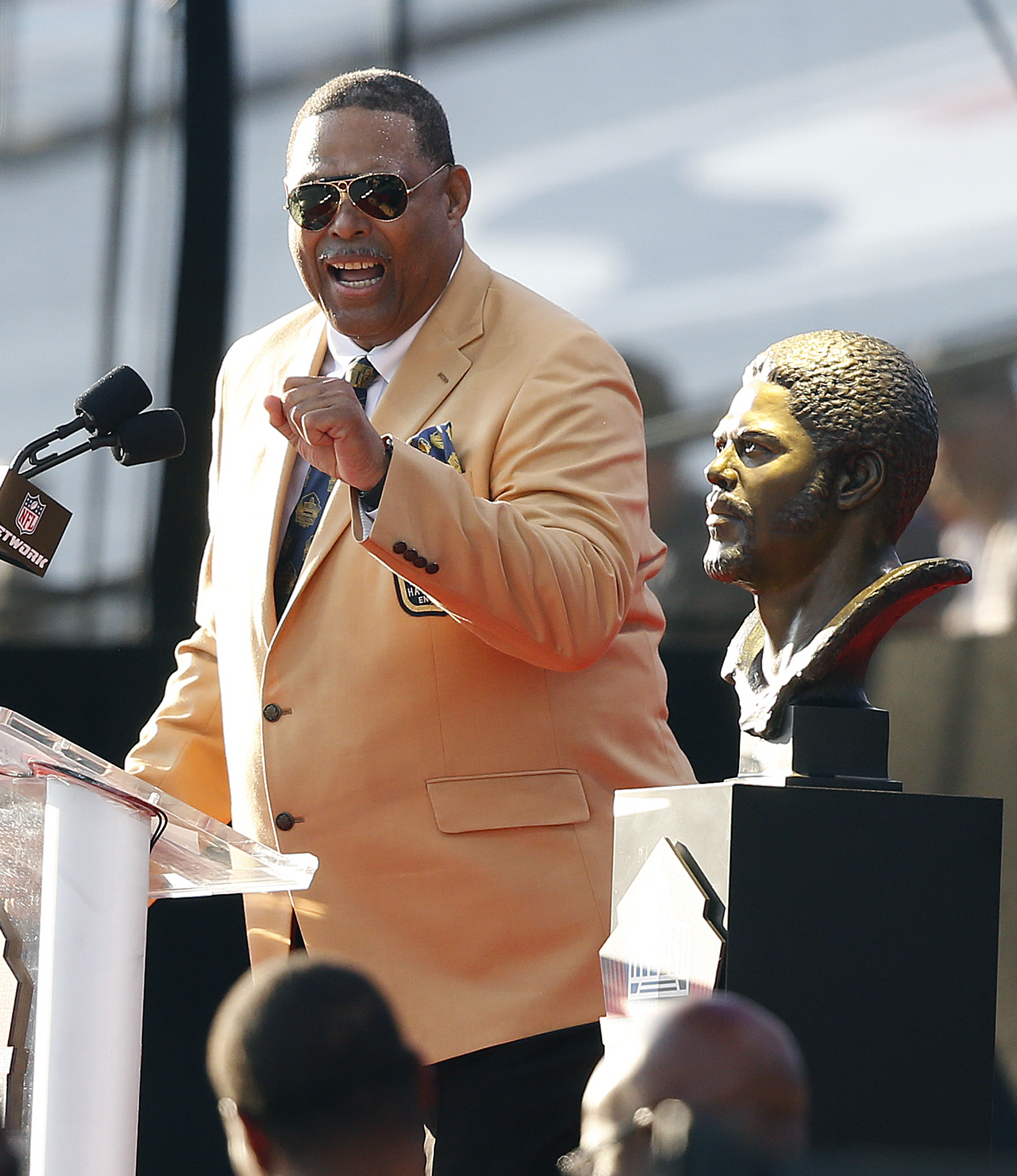 2018 Hall of Fame: Robert Brazile got 'Dr. Doom' nickname approval from  legendary broadcaster