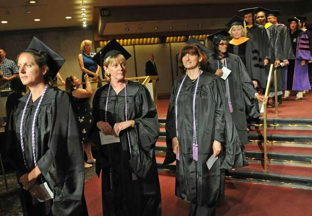 Graduates Attend The Excelsior College 10 Commencement Connecticut Post