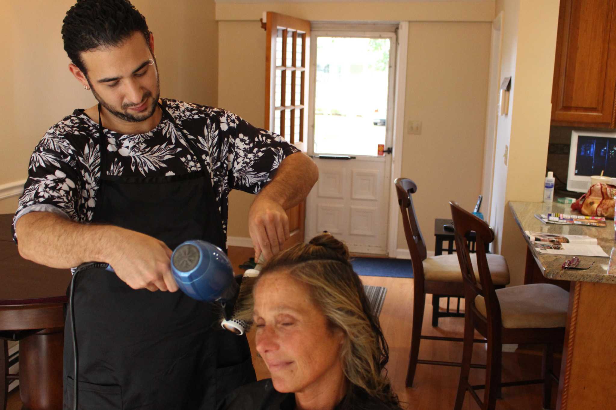 traveling stylist salon hair clients