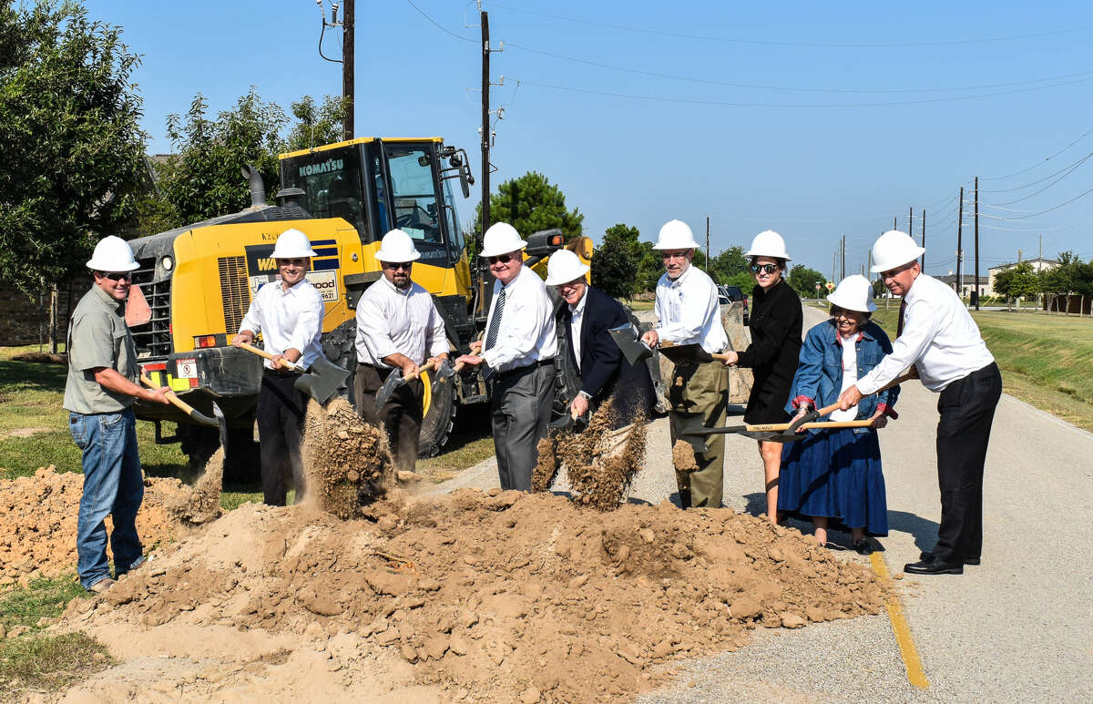 Fort Bend County official broke ground last week on a million dollar construction project that will help cutback on traffic congestion and install a underground storm drainage system.The Crossover Road project stretches over 3,000 feet and covers from Spring Green Boulevard to FM 1463 in the Katy area.