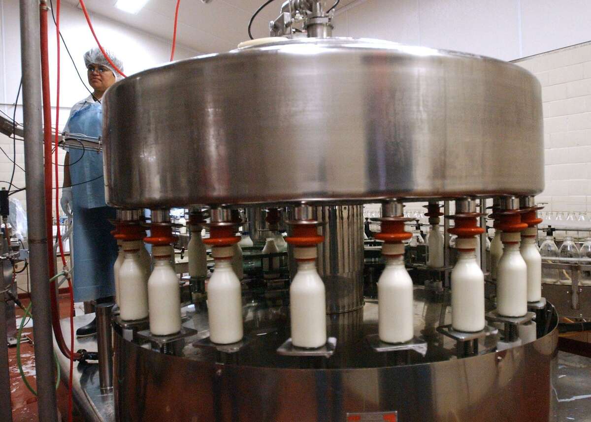 Auction ends era for Floresville dairy