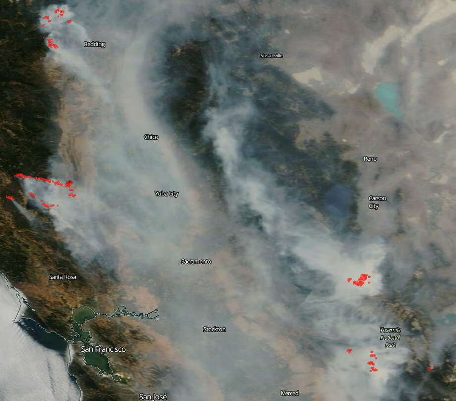 Sacramento Residents Told To Stay Indoors As Air Quality Reaches Sacramento Air Quality Management District This Shot From Nasaearth Says Everything Avoid