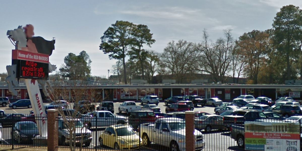 In Tyler, Robert E. Lee High School keeps its name