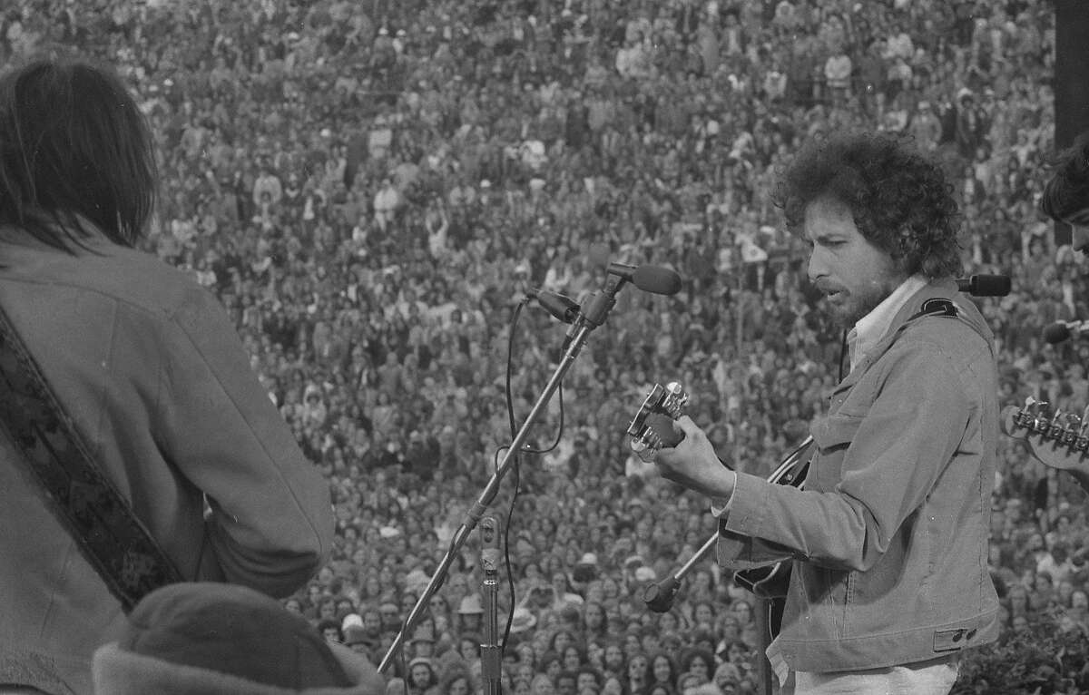 Bob Dylan made a surprise appearance at Concert to benefit San Francisco School Sports (SNACK) organized by Bill Graham with the support of Mayor Joe Alioto, Willie Mays, Cecil Williams, Jerry Garcia and Carlos Santana. The concert took place at Kezar March 23, 1975