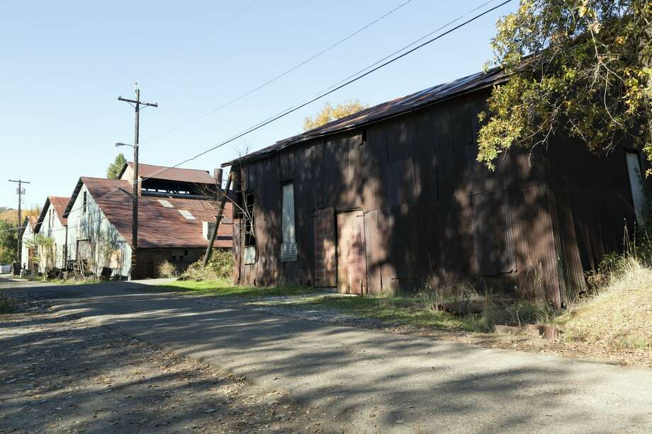 Amador County
Percent of housing units in high to extreme risk: 61 percentNumber of housing units in high to extreme risk: 11,000 Photo: Buyenlarge/Getty Images