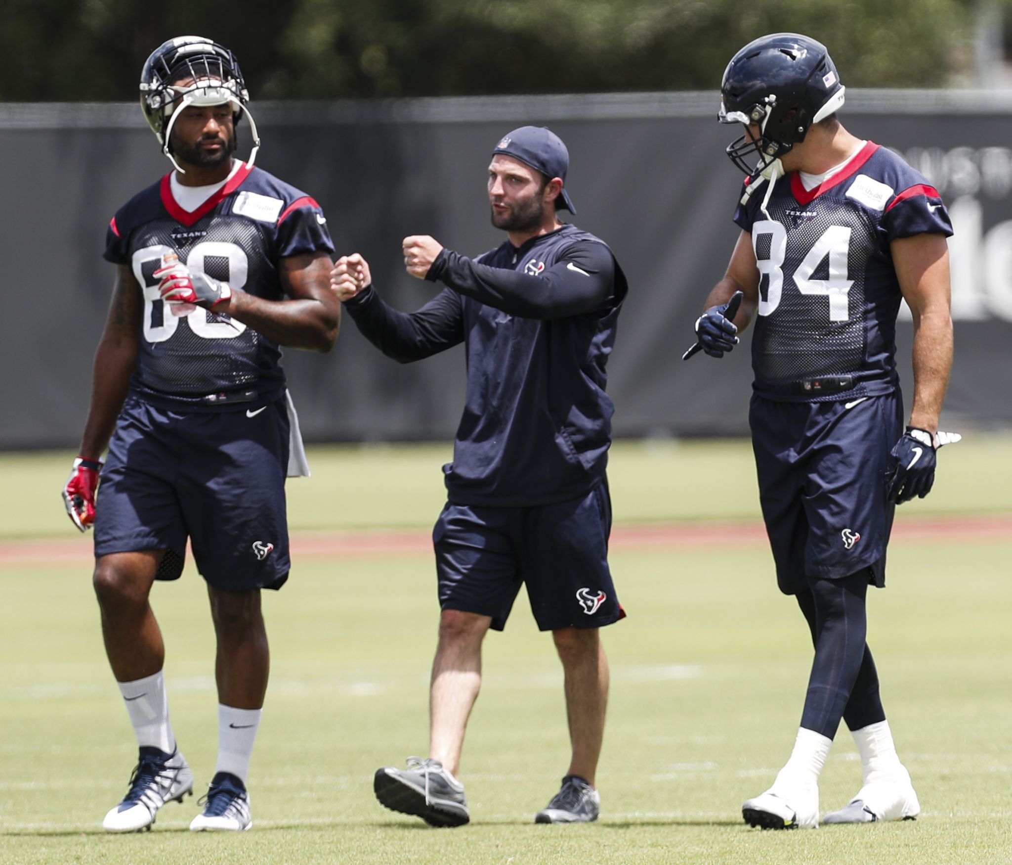 Texans assistant Wes Welker interviews with Packers, 49ers.