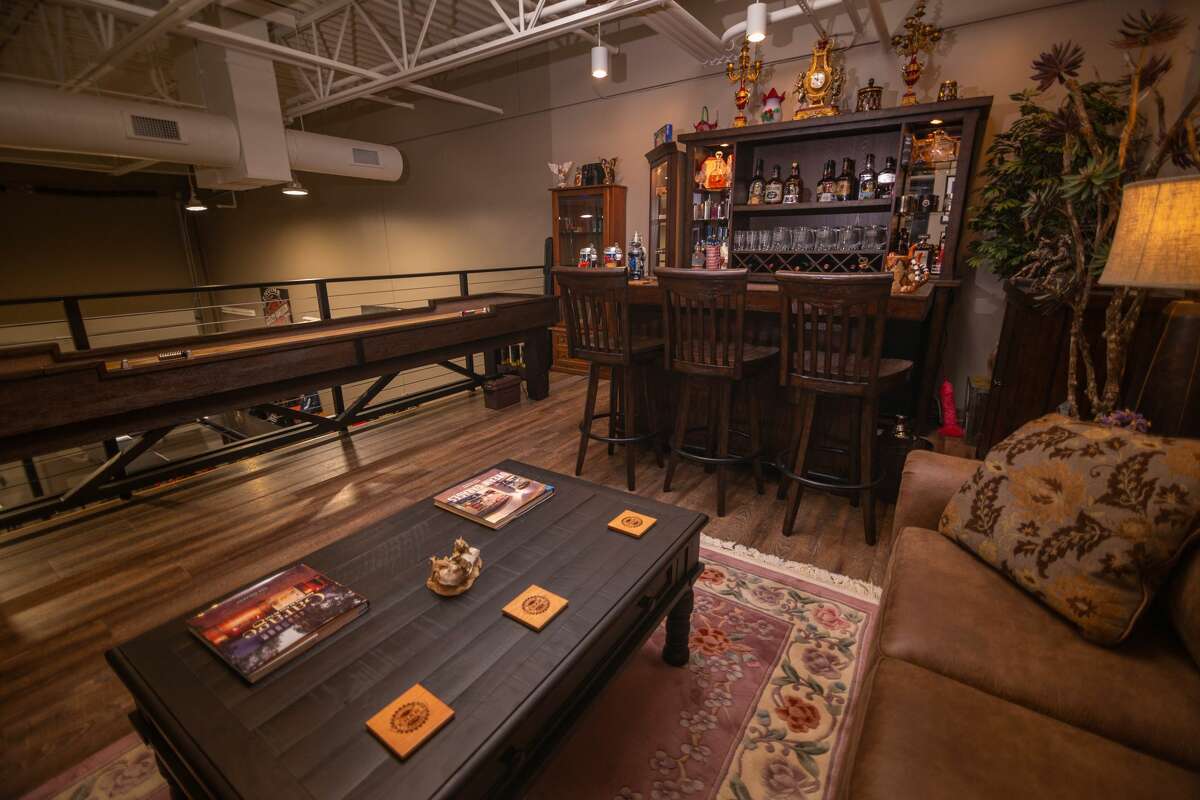 New luxury garage condo park underway in Friendswood