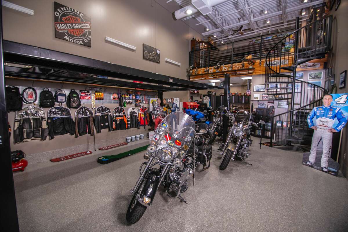 New luxury garage condo park underway in Friendswood