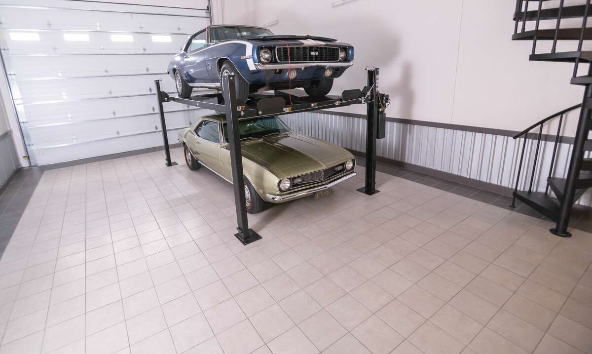 New luxury garage condo park underway in Friendswood