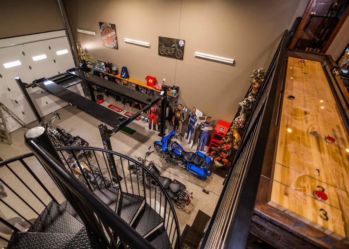 New luxury garage condo park underway in Friendswood