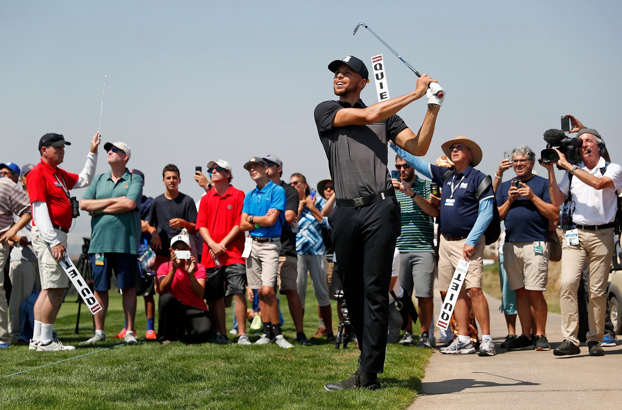 Steph Curry impresses with one-over 71 in professional tournament