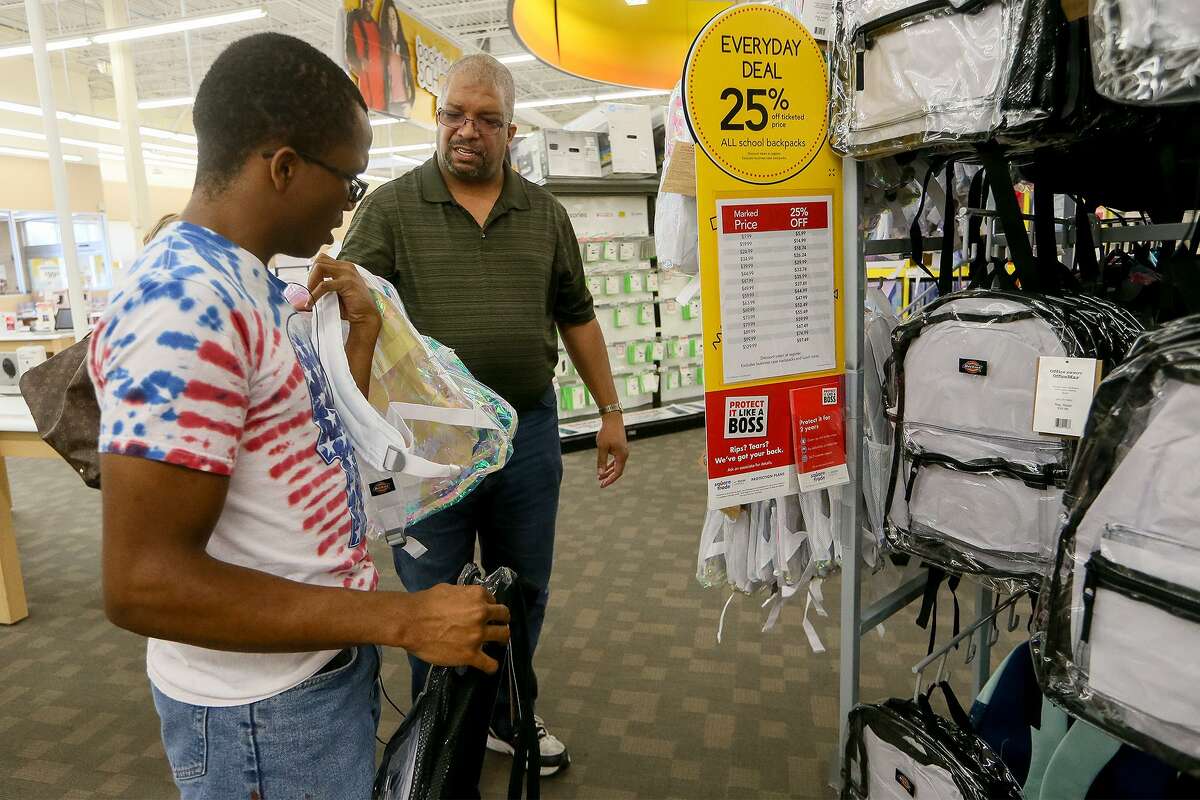 Parents scrambling to buy bulletproof backpacks