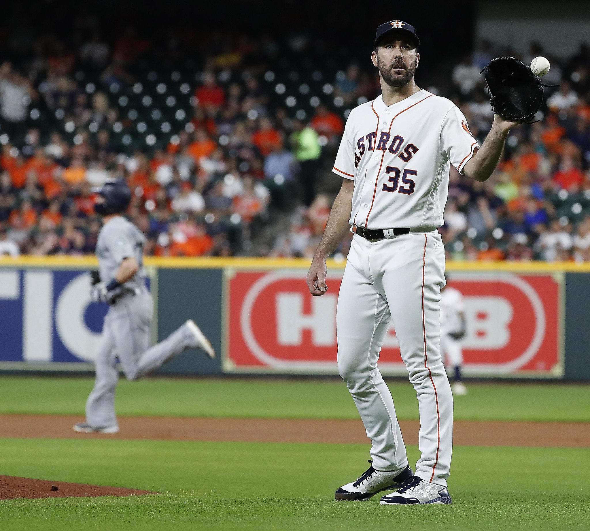 Mariners can't solve Astros ace Justin Verlander in second