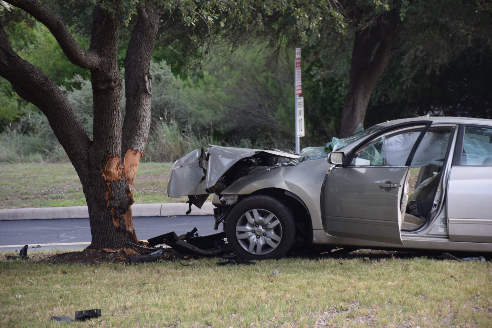 Sapd Woman In Critical Condition After Crashing Into Tree On Nw Side 