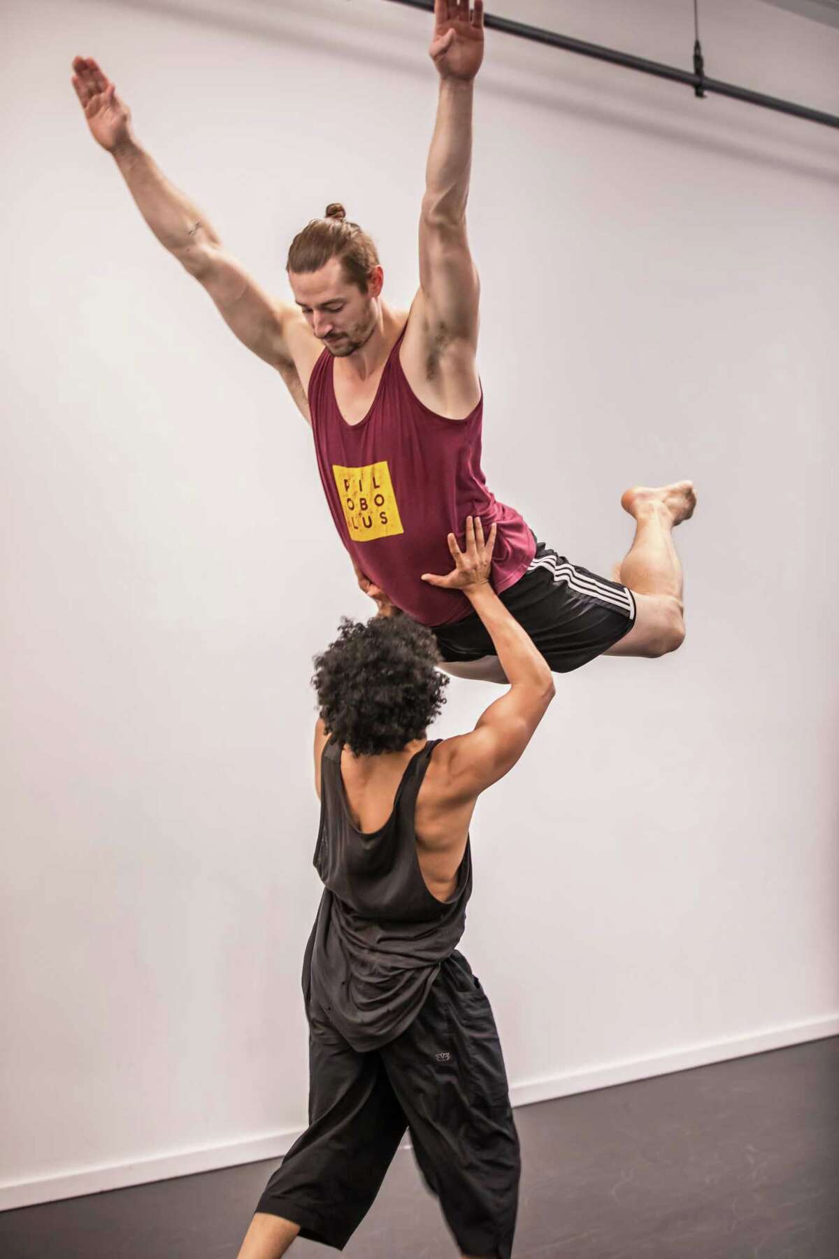 pilobolus dance troupe in residence at fairfield university