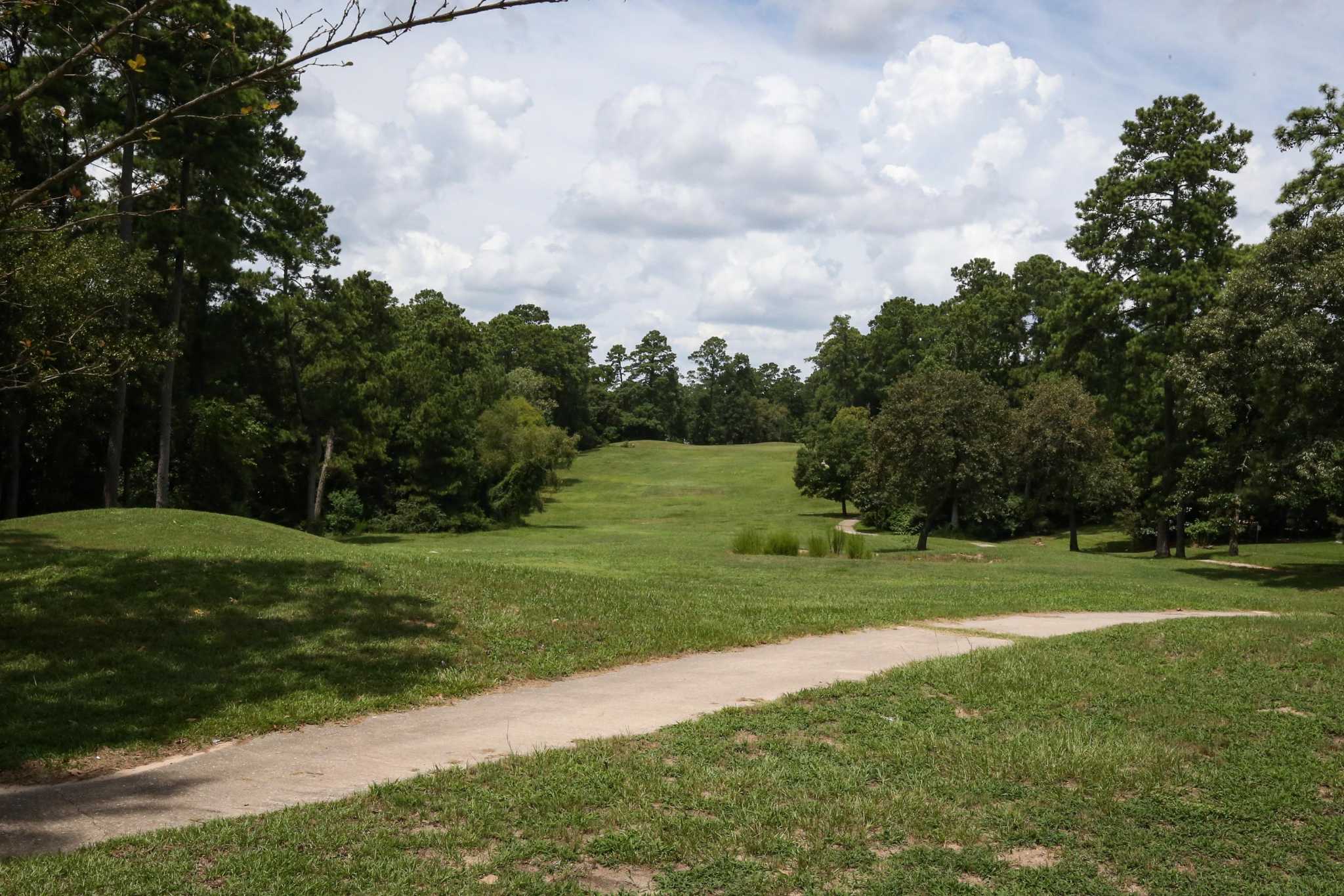 Conroe considers defunct Wedgewood Golf Course land donation