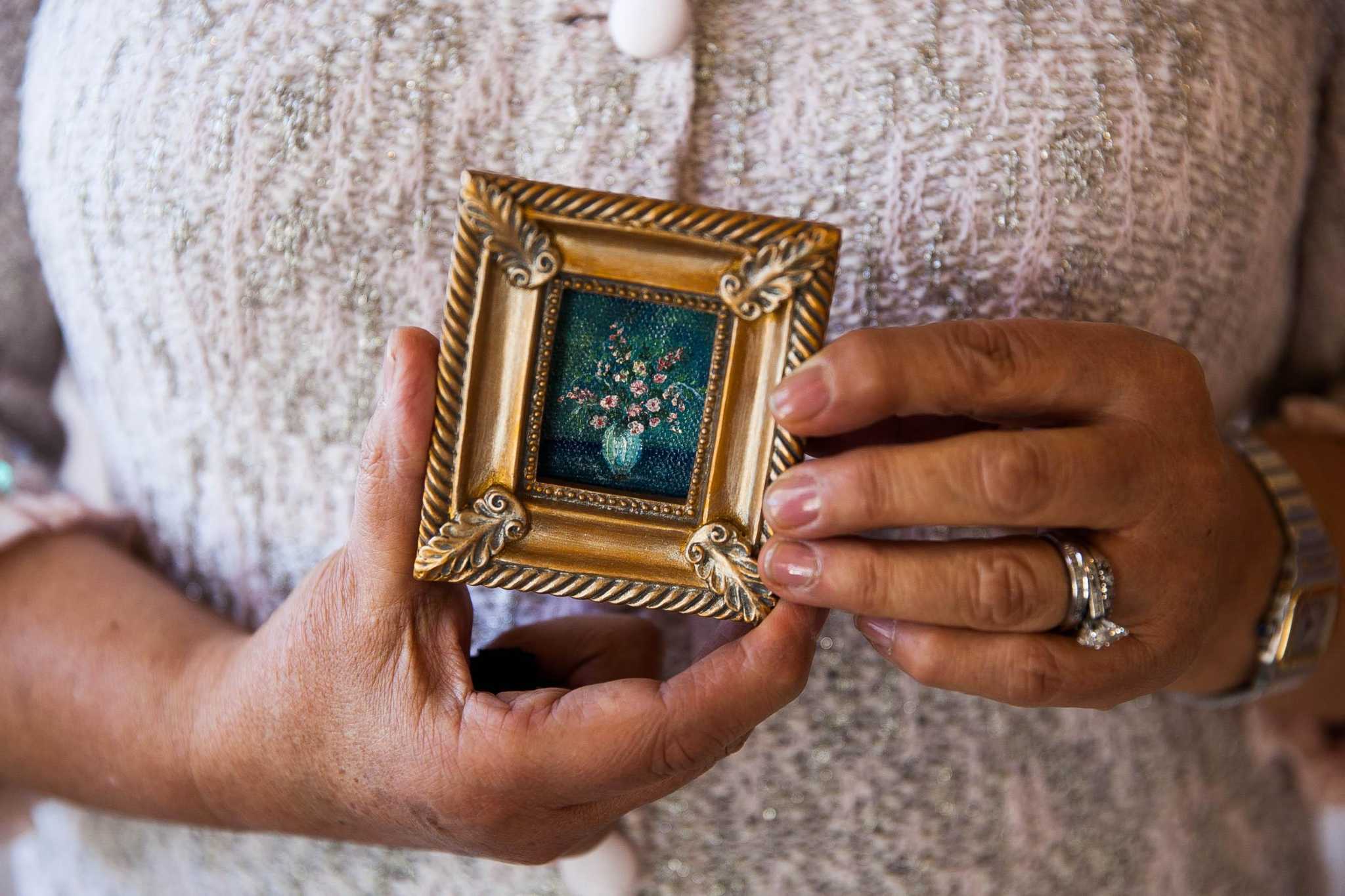 San Antonio artist sets Guinness record for tiny paintings