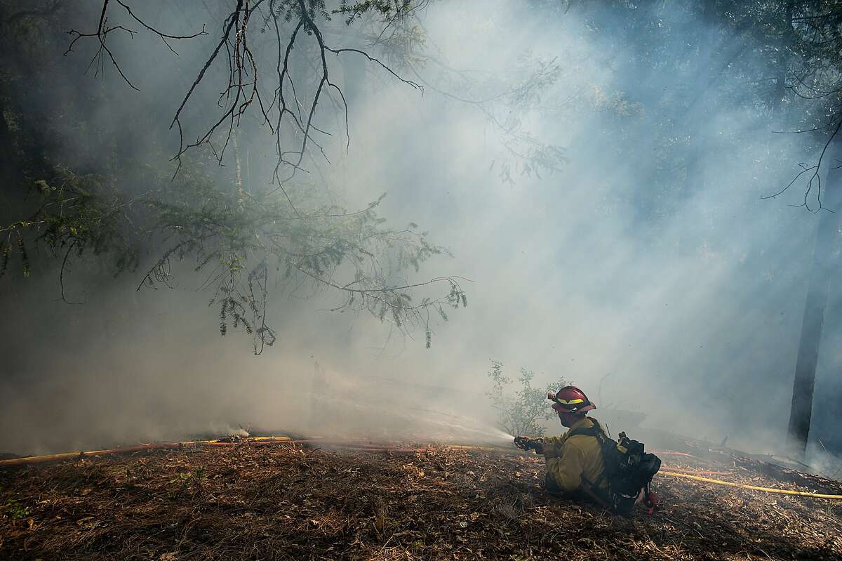 Mike Beyer of the Whitewood Volunteer Fire Department battles a Carr fire flare-up near Buckhorn, Calif., on Monday, July 30, 2018. (Paul Kitagaki Jr./Sacramento Bee/TNS)