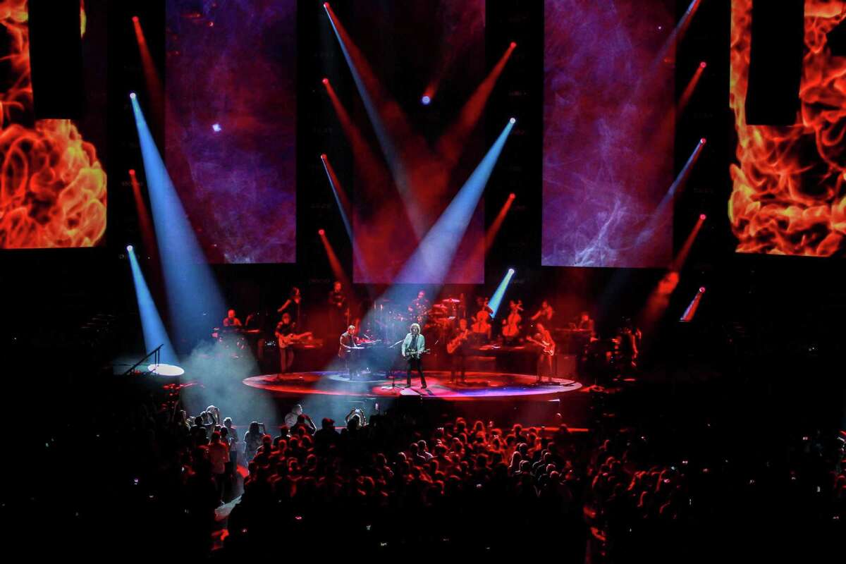 ELO’s return to Houston provides perfectly arranged escapism