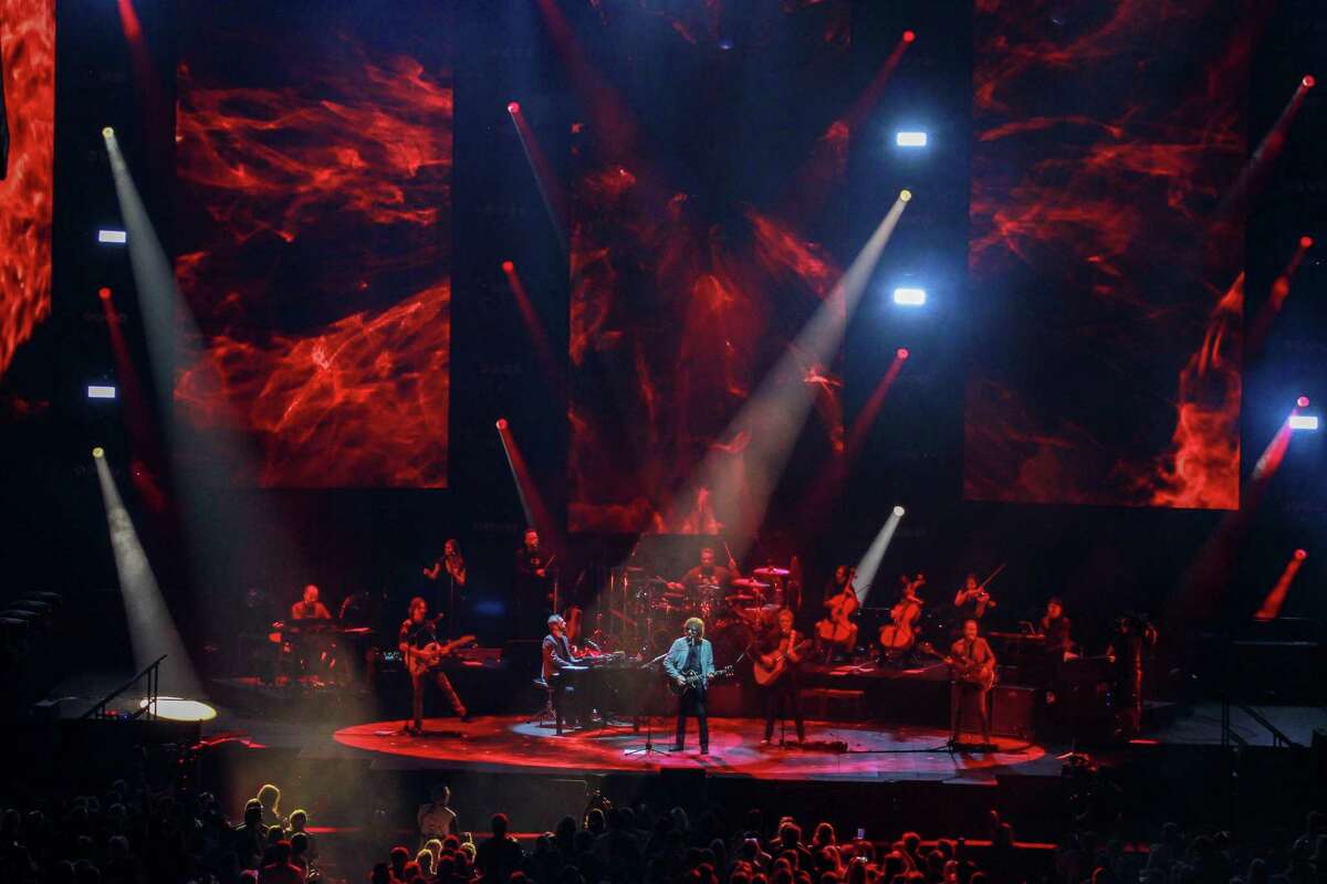 ELO’s return to Houston provides perfectly arranged escapism