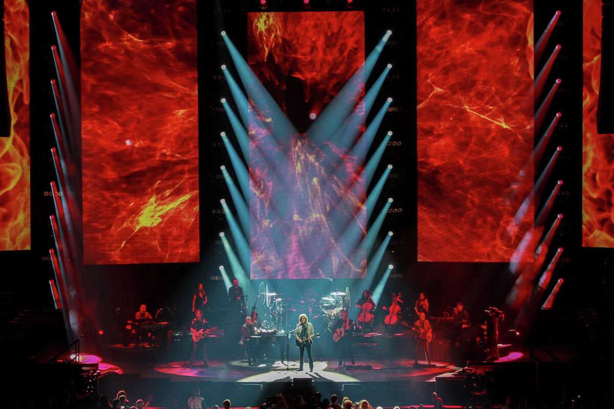 ELO’s return to Houston provides perfectly arranged escapism