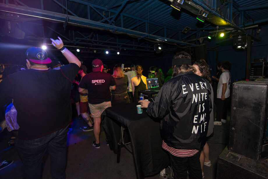 What is emo music picture