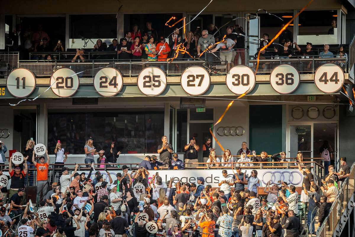 Curtain call at AT&T for Barry Bonds as Giants retire No. 25