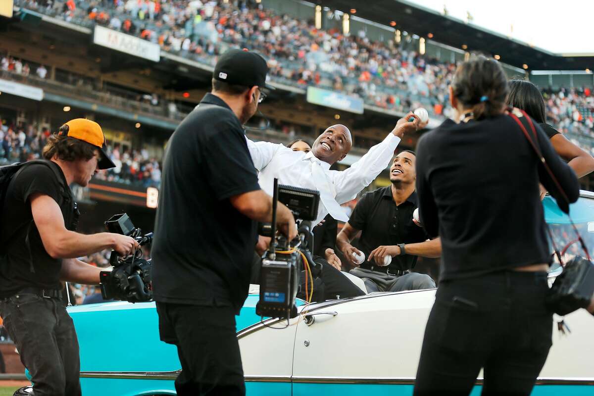 Barry Bonds is human after all, misses father during San Francisco Giants  number retirement ceremony, Sports