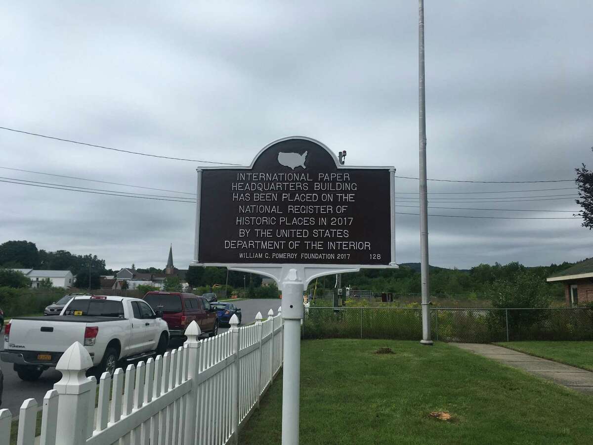 Two trustees vie for Corinth mayor