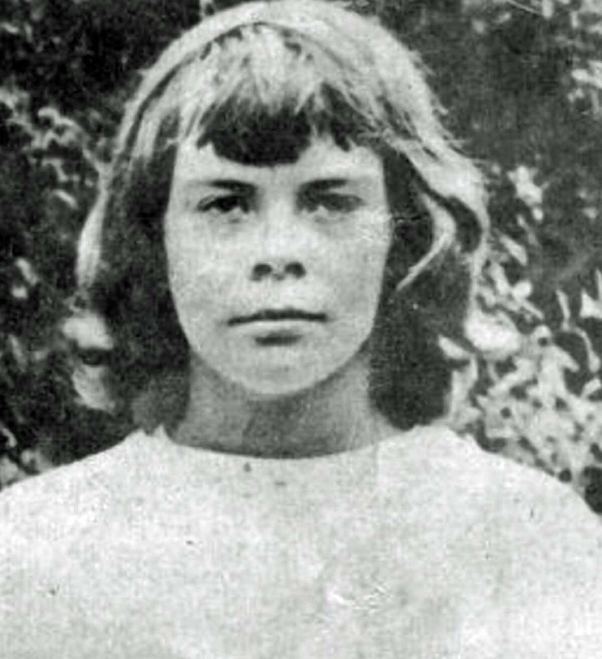A detail of a photo was shown of 10-year-old Connie Smith, who disappeared July 16, 1952, and was not seen since. Smith had been a summer camper at Camp Sloane at 124 Indian Mountain Road in Lakeville. A former Wyoming Governor’s granddaughter, Smith was last seen at the intersection of Route 44 and Belgo Road after she had decided to walk to Lakeville from the camp. Smith’s disappearance prompted a national search and the largest manhunt in Connecticut history.