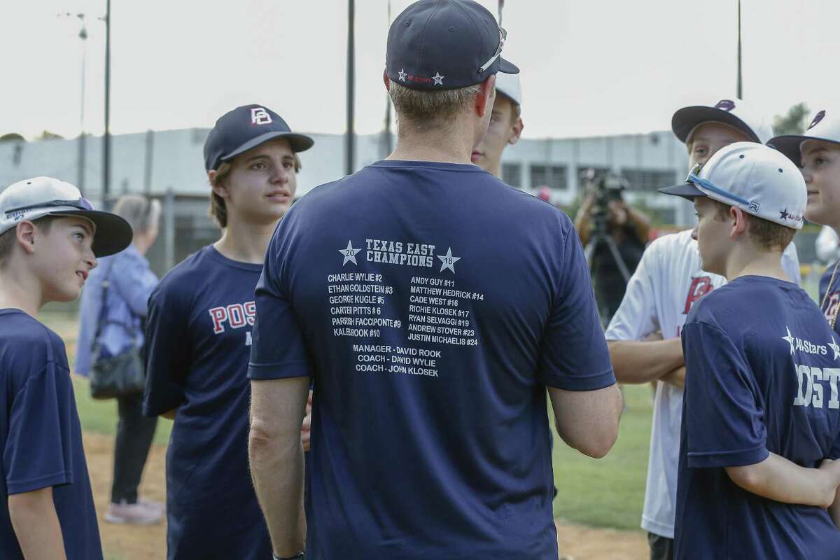 Former Kansas City Royals pitcher and Post Oak Little League team hitting coach Mark Quinn gives the youths tips in advanced to the Little League World Series on Thursday, Aug. 9, in Houston.