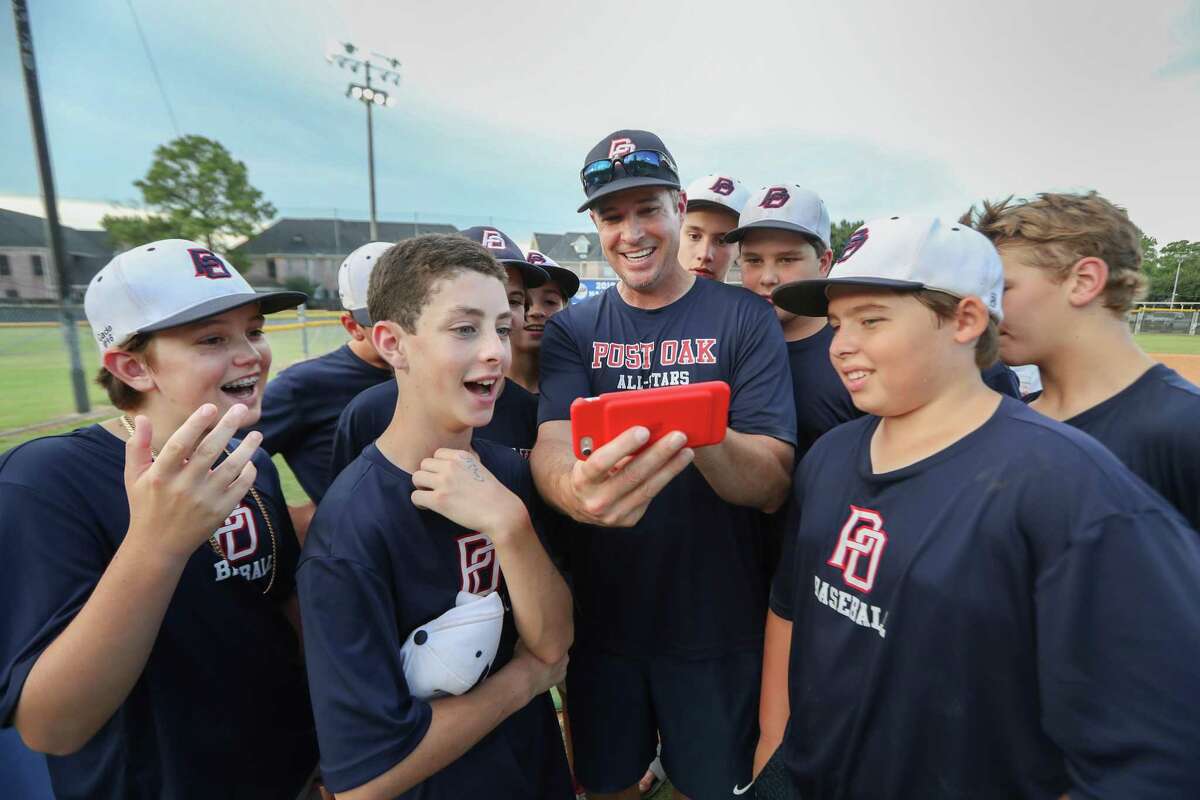 Former Kansas City Royals pitcher and Oak Little League team hitting coach Mark Quinn gives the youths tips in advanced to the Little League World Series Thursday, Aug. 9, 2018, in Houston.