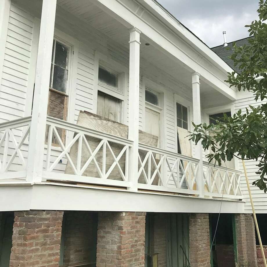 Galveston Kettle House makeover, houseflipping couple hit HGTV in 2019