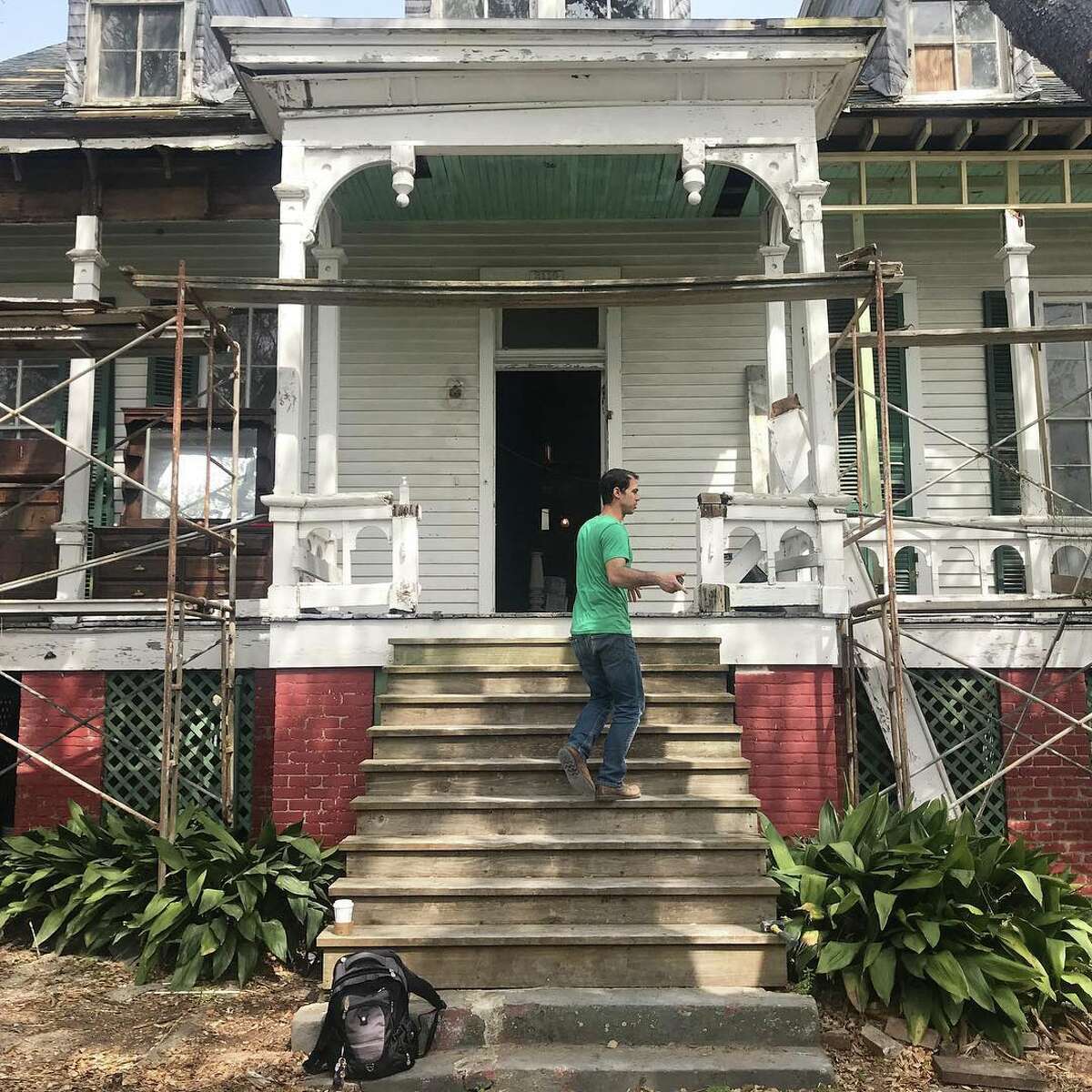 Galveston Kettle House makeover, houseflipping couple hit HGTV in 2019