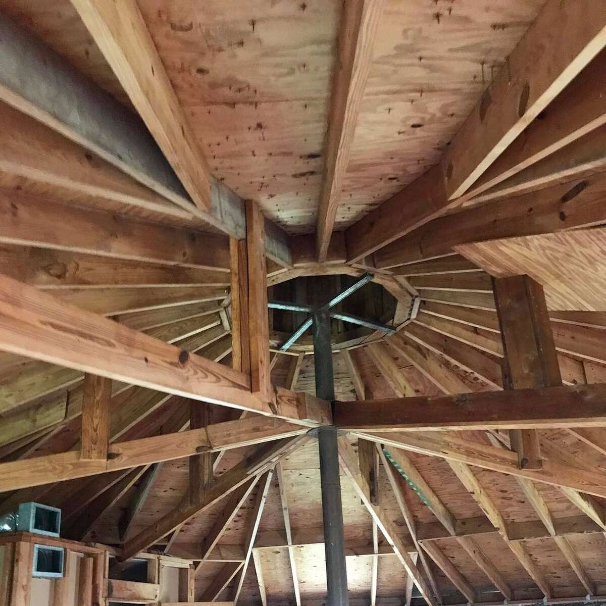 Galveston Kettle House makeover, houseflipping couple hit HGTV in 2019