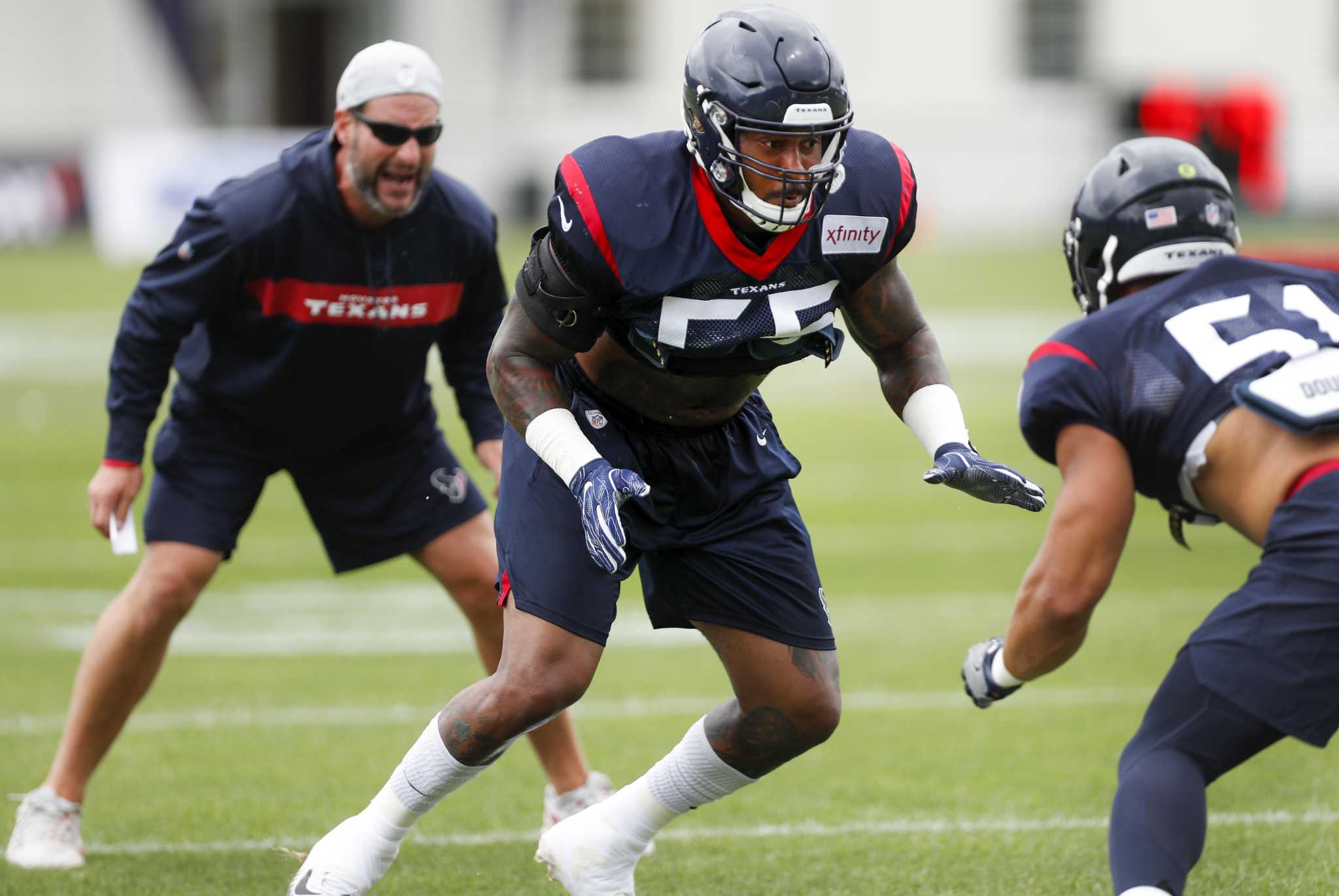 Texans show their depth at linebacker against Chiefs