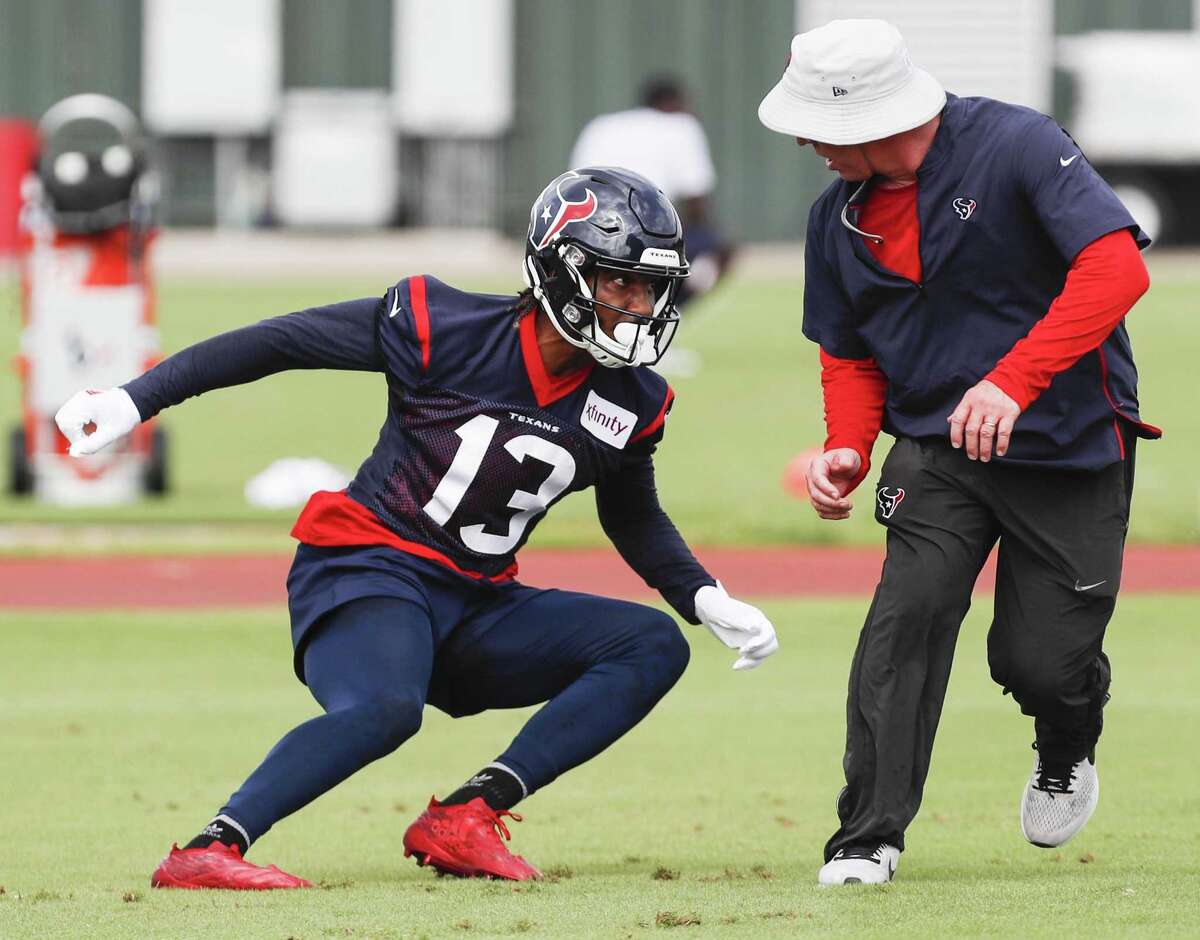 Texans show their depth at linebacker against Chiefs