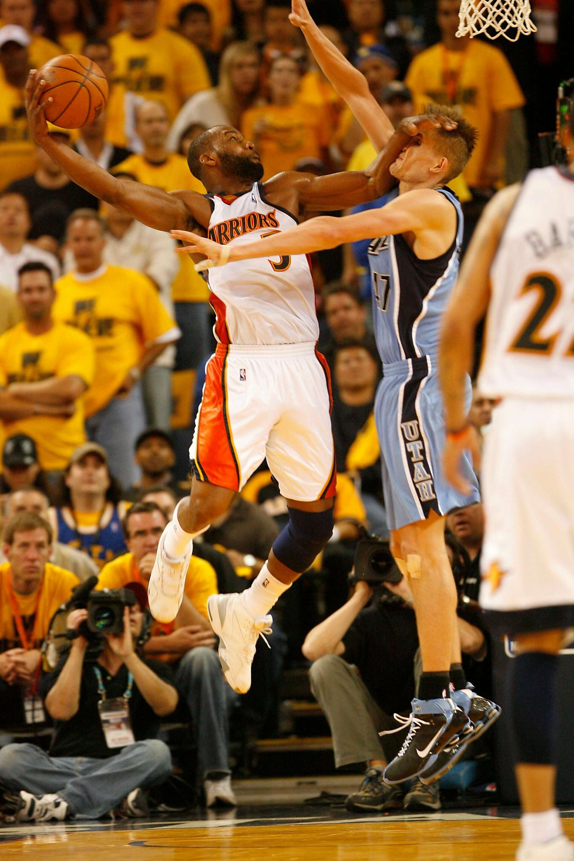 May 11 2007 Baron Davis dunk highlights Warriors win over Jazz