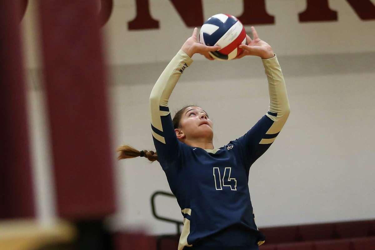 Klein Collins' Mekaila Aupiu (14) sets the ball up during the volleyball game against Magnolia on Tuesday, Aug. 14, 2018, at Magnolia High School.