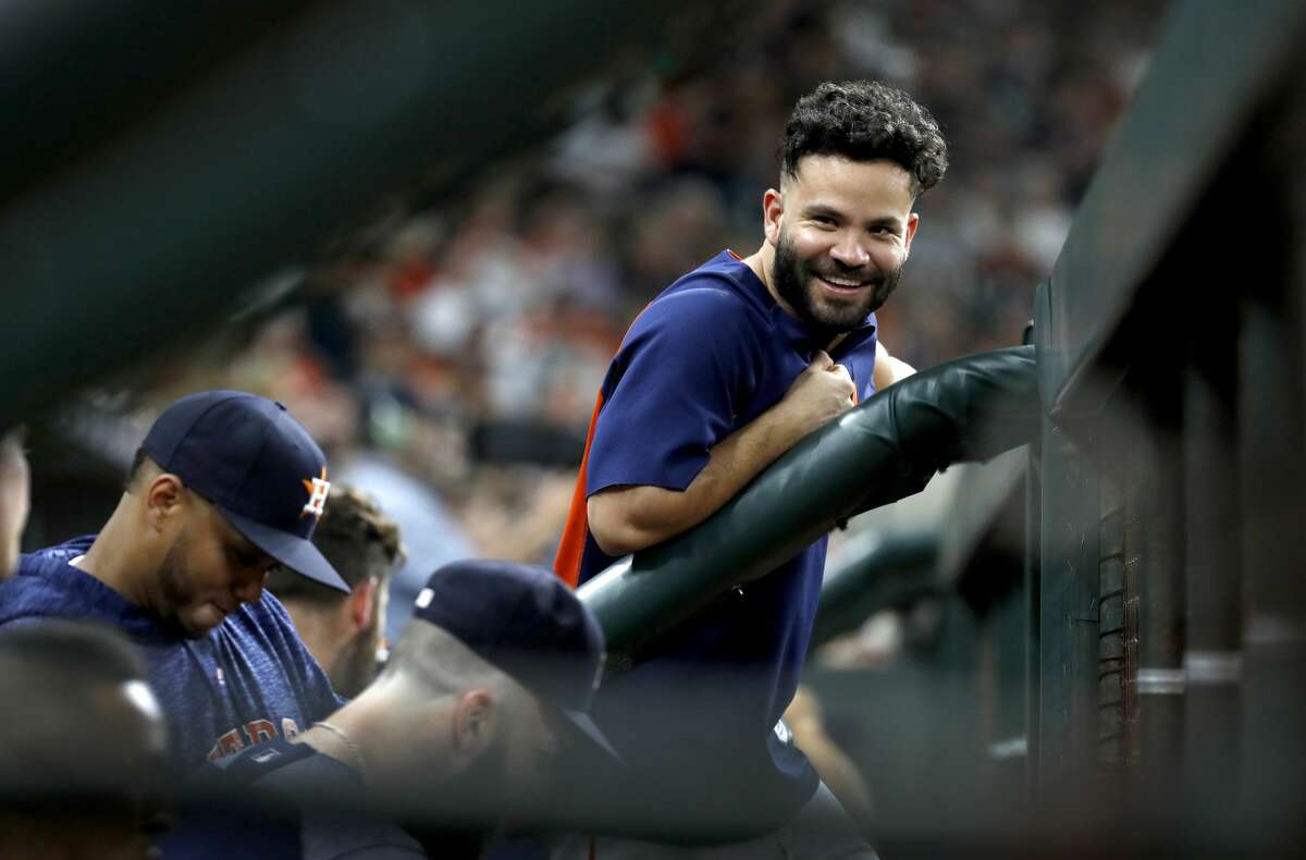 Jose Altuve recovering from right knee surgery